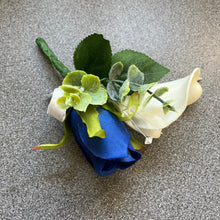 a pin on corsage featuringcalla lily and a  rose (different colours available)