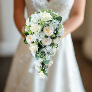 ivory wedding teardrop bouquet