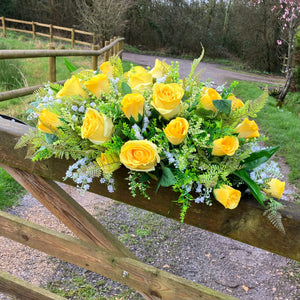 flower arrangements featuring yellow roses