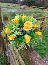 flower arrangements featuring yellow roses