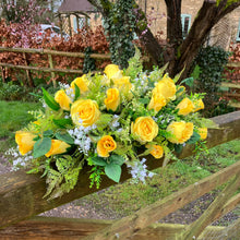 flower arrangements featuring yellow roses