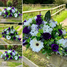 A choice of flower arrangements for either the top tableor guest tables