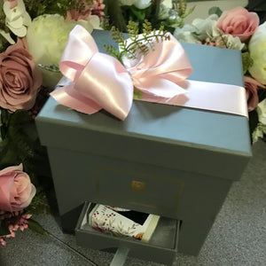Soap flower arrangement in grey hat box - pink