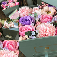 Soap flower arrangement in grey hat box - pink