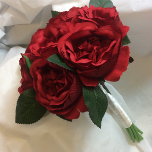 HALF PRICE - A bouquet featuring artificial silk red David Austin roses