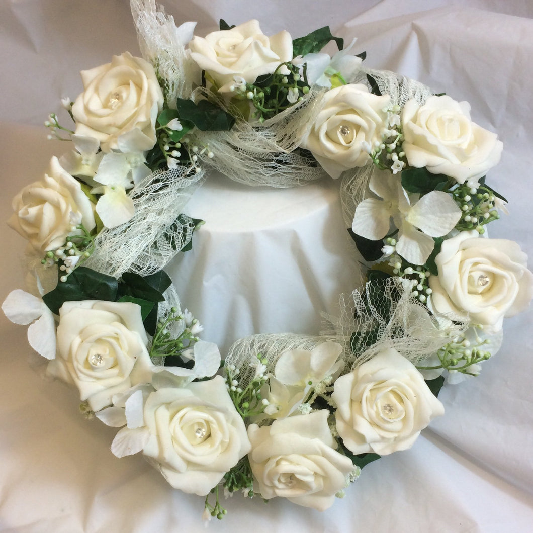 A bridesmaids flower hoop of ivory foam roses, ivy and lace