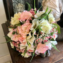 A bridal bouquet of Lisianthus roses and hydrangea