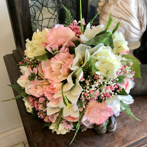 A bridal bouquet of Lisianthus roses and hydrangea