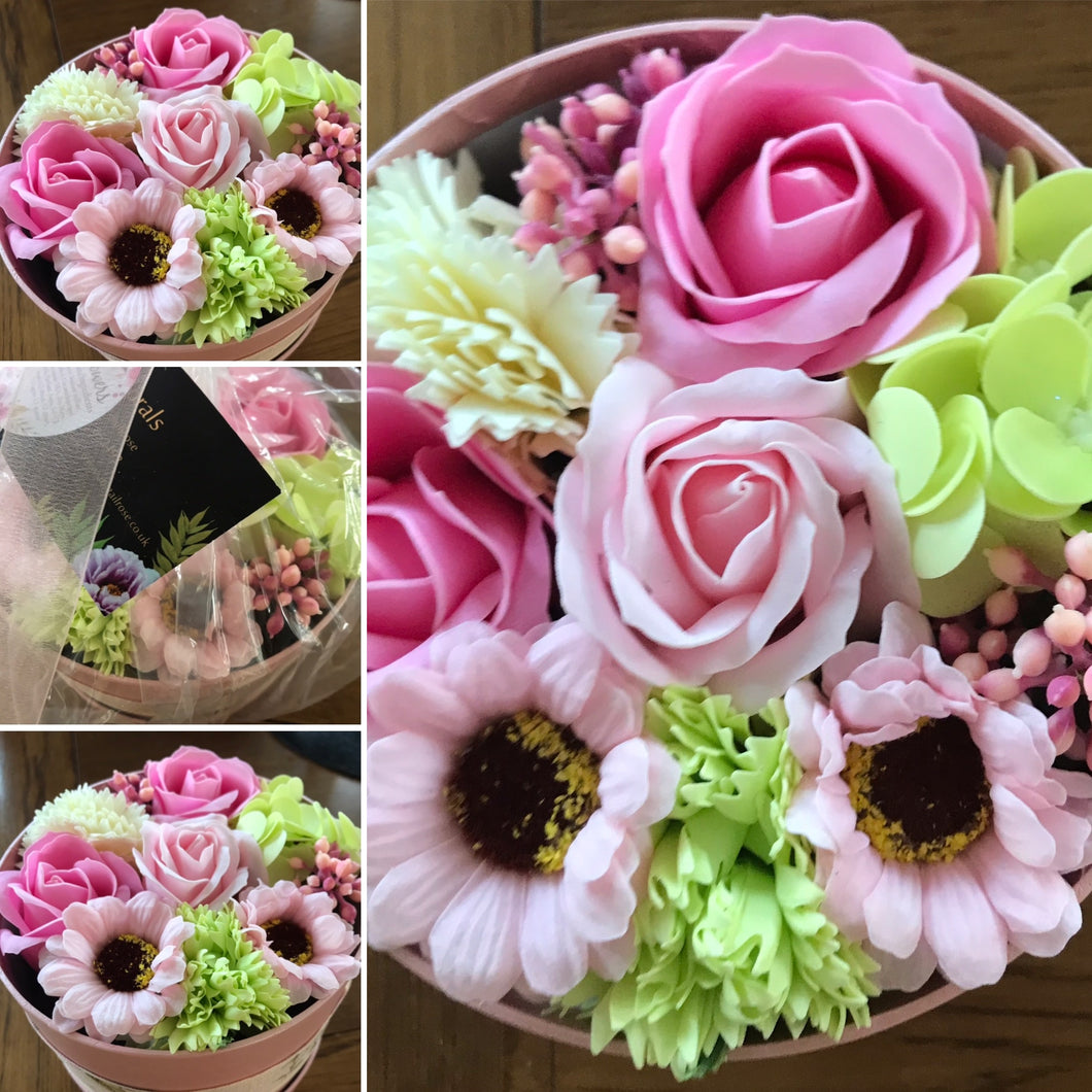 Soap flowers in pearlescent hat box - pink